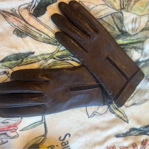 Beautiful Ann Taylor Brown Leather Gloves with silk lining - Picture 2 of 4